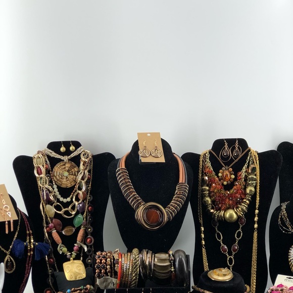 Beautiful Vintage To Now Jewelry Lot - Picture 10 of 11